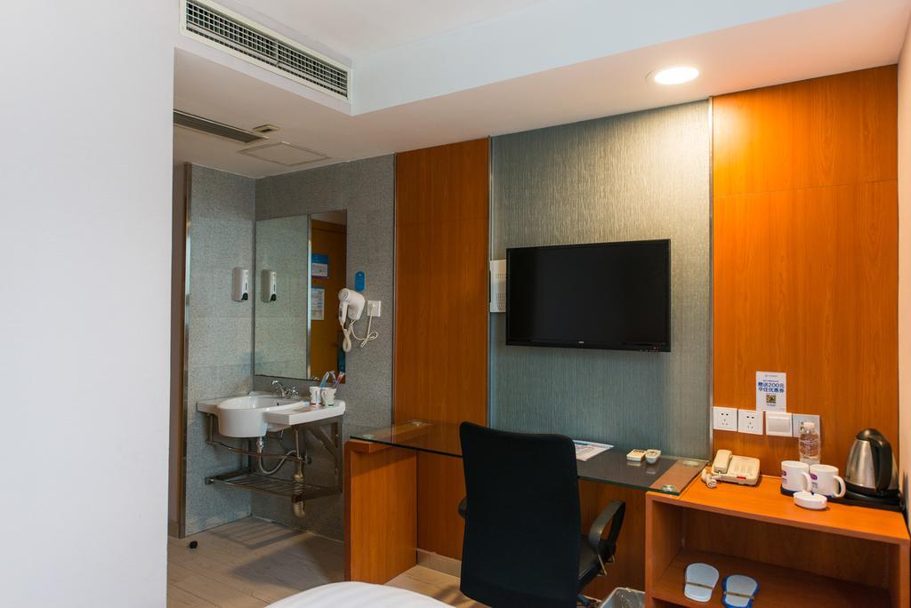 Hanting Express Shanghai South Shanxi Road Exterior photo